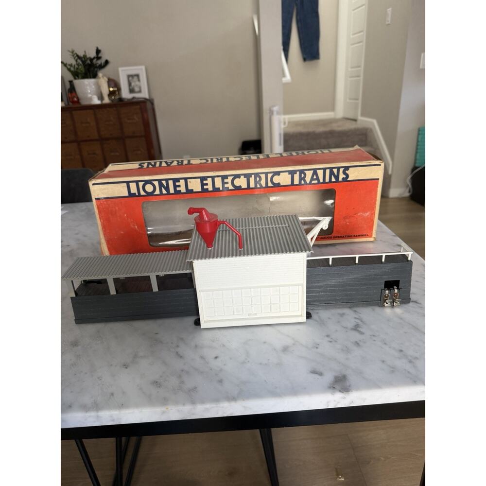 Lionel 6-2301 Operating Sawmill O-Gauge Accessory w/ Original Box, Logs & Boards - Picture 6 of 9